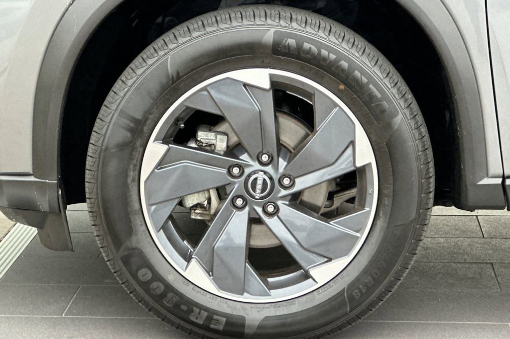 Used 2024 Nissan Rogue SV FWD image 31