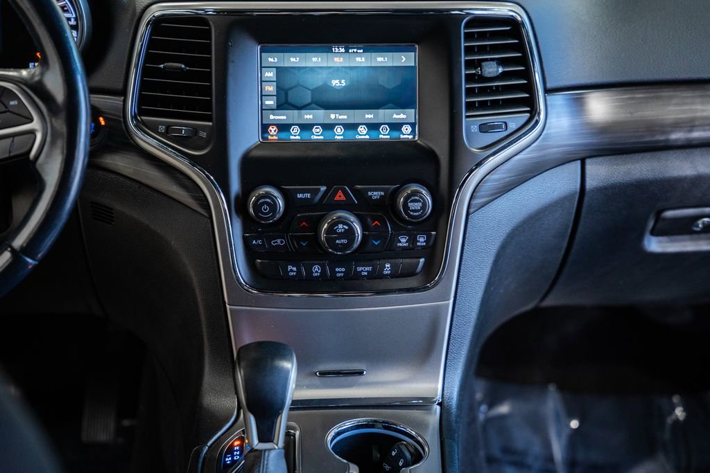 Certified 2019 Jeep Grand Cherokee Laredo w/ Security & Convenience Group image 21