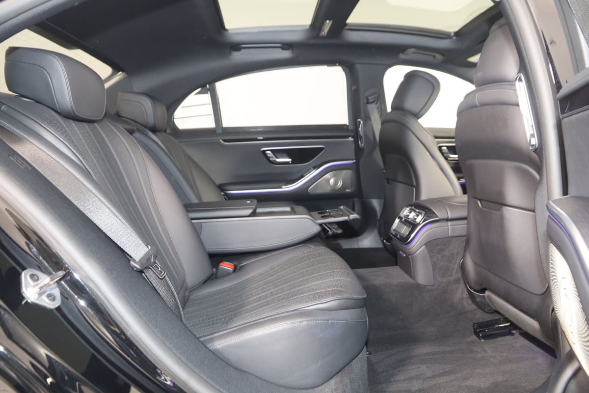 Used 2022 Mercedes-Benz S 500 4MATIC w/ AMG Line Package image 17