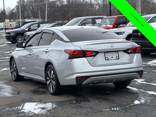 Used 2021 Nissan Altima 2.5 SV image 2