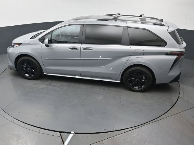 Used 2025 Toyota Sienna XLE Woodland Edition AWD/4WD image 47
