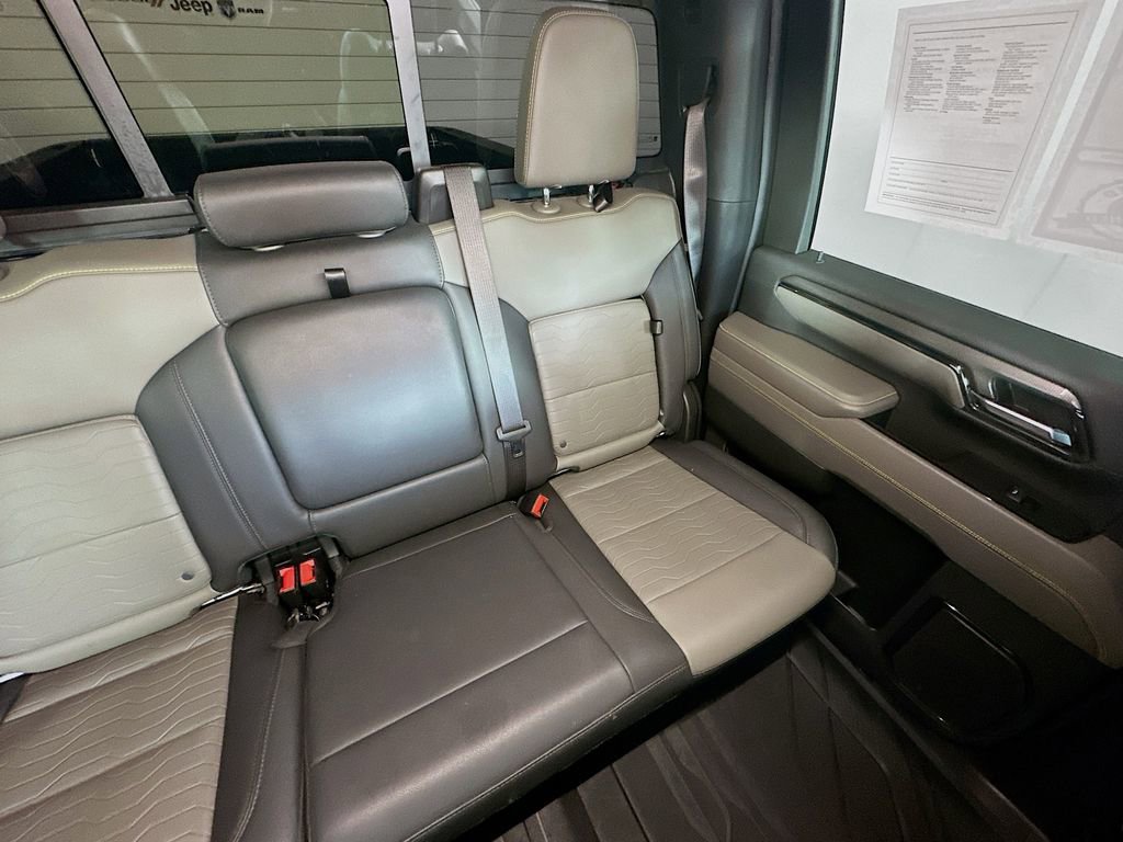 Used 2024 Chevrolet Silverado 2500 ZR2 w/ Technology Package image 14