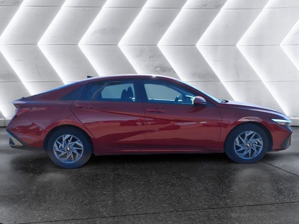 New 2025 Hyundai Elantra Blue image 6