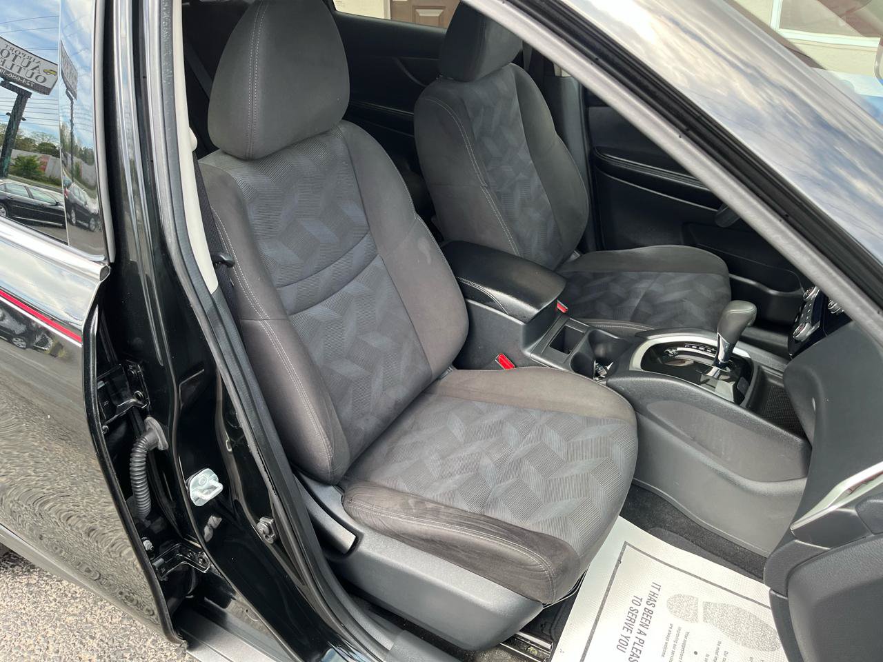 Used 2015 Nissan Rogue SV AWD/4WD image 28
