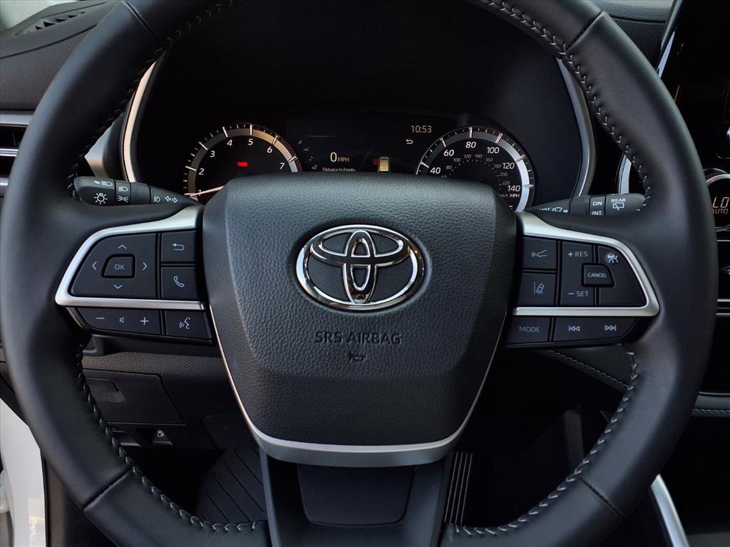 Certified 2025 Toyota Highlander XLE image 13