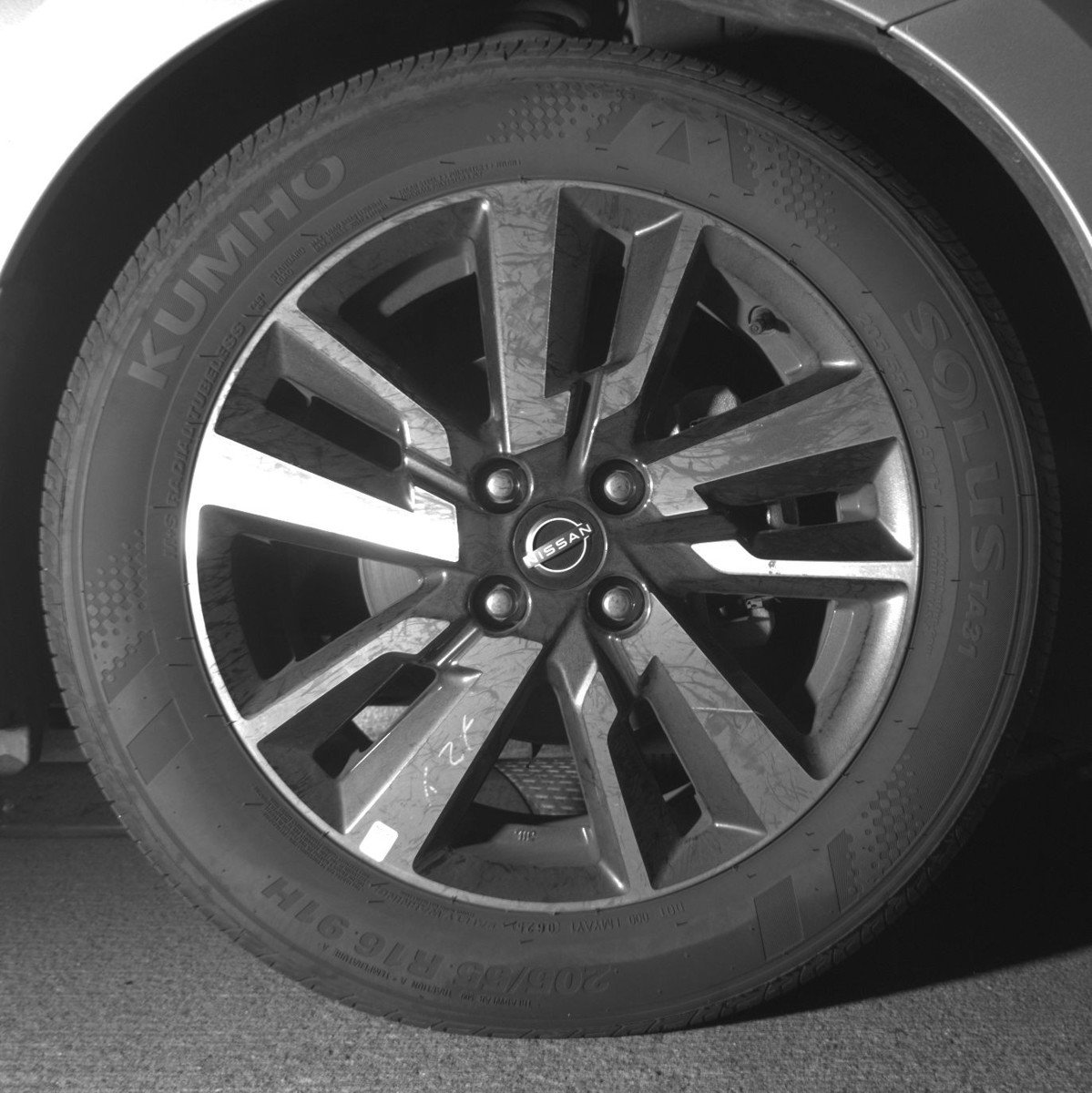 Used 2025 Nissan Versa SV image 13