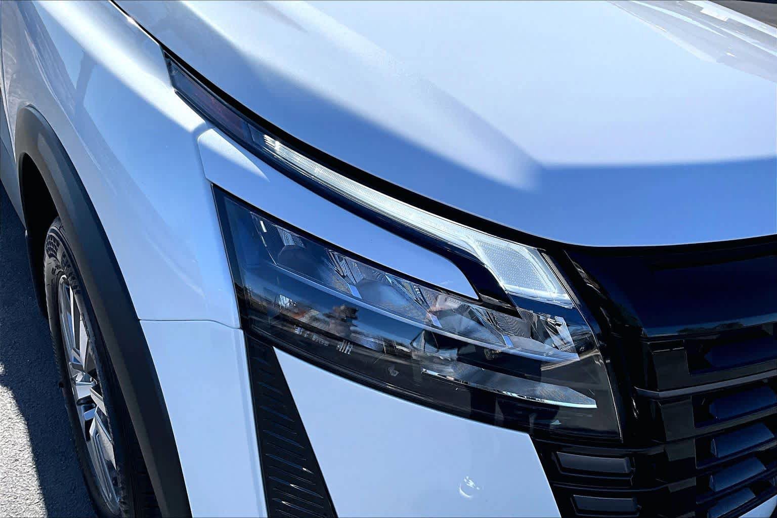 New 2026 Nissan Pathfinder SL FWD image 13