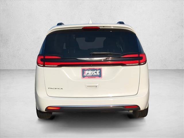 Used 2022 Chrysler Pacifica Touring-L FWD image 6