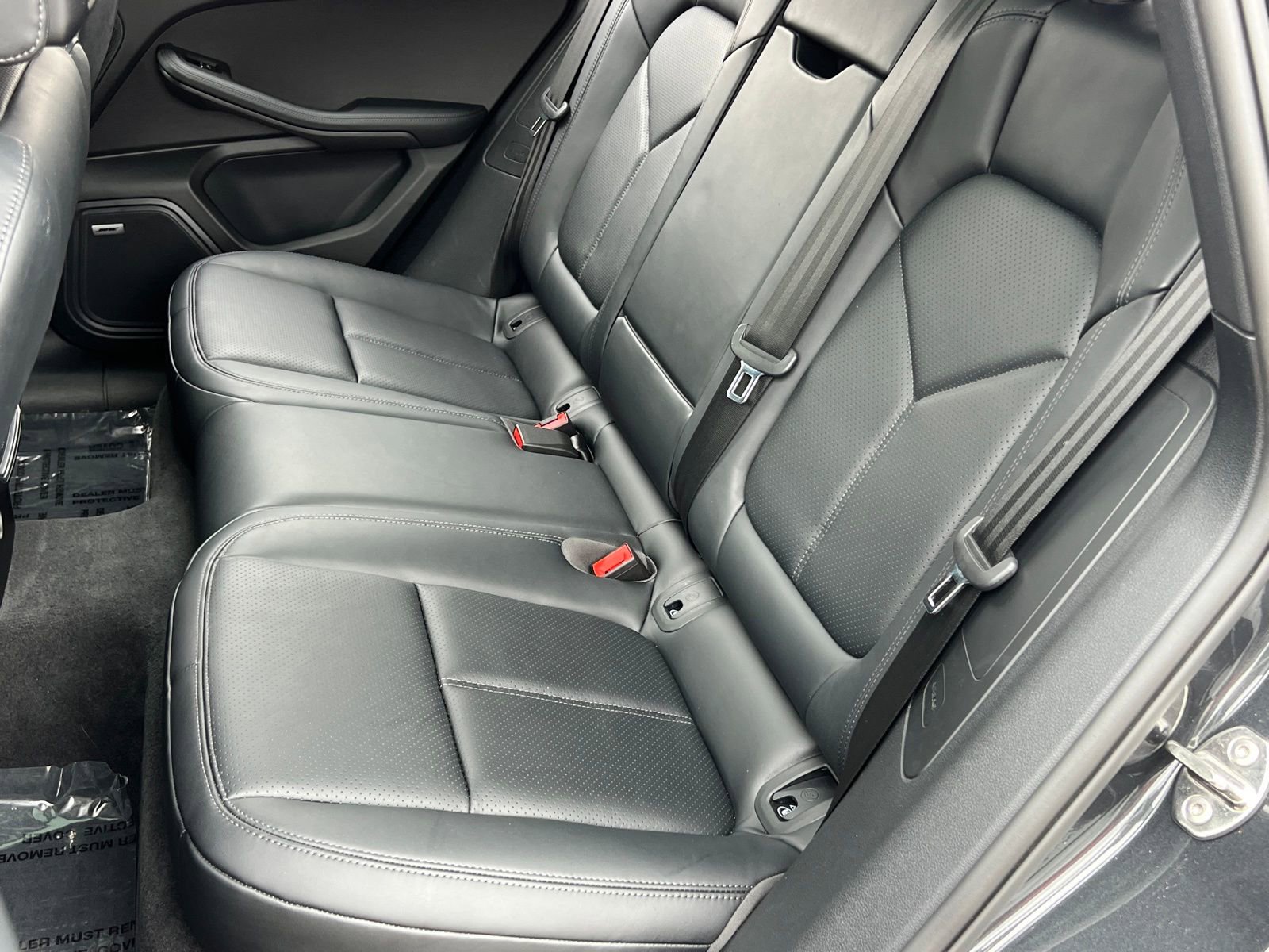 Certified 2025 Porsche Macan image 16