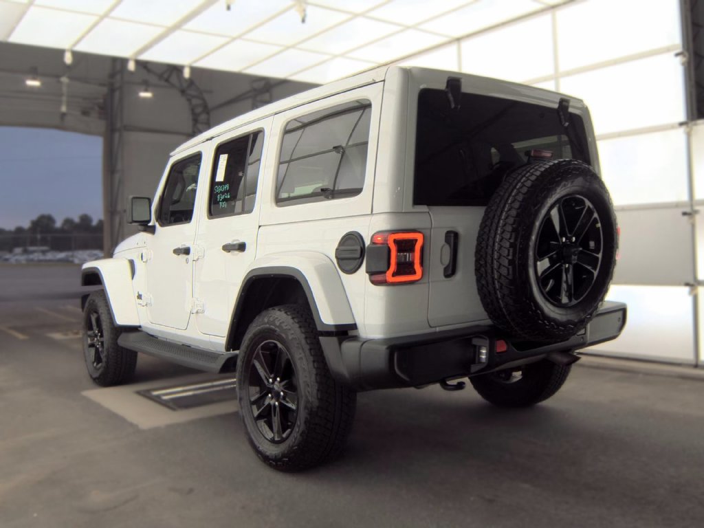 Certified 2022 Jeep Wrangler Unlimited Sahara AWD/4WD image 4