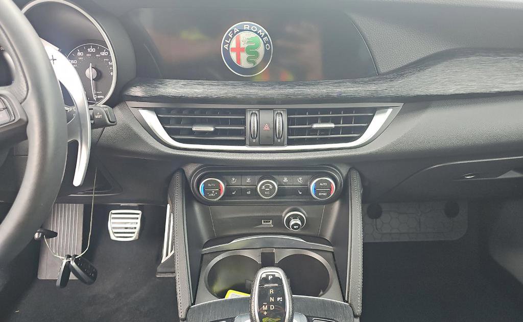 Used 2023 Alfa Romeo Stelvio Sprint AWD/4WD image 11
