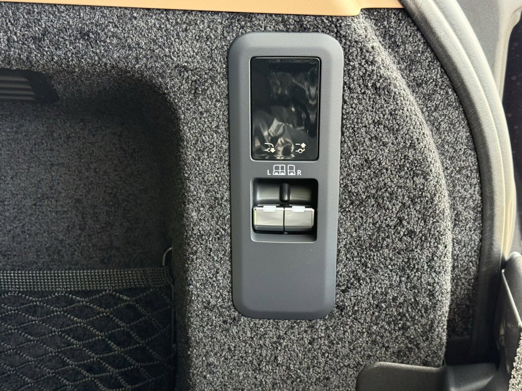 New 2025 Land Rover Range Rover SE image 38