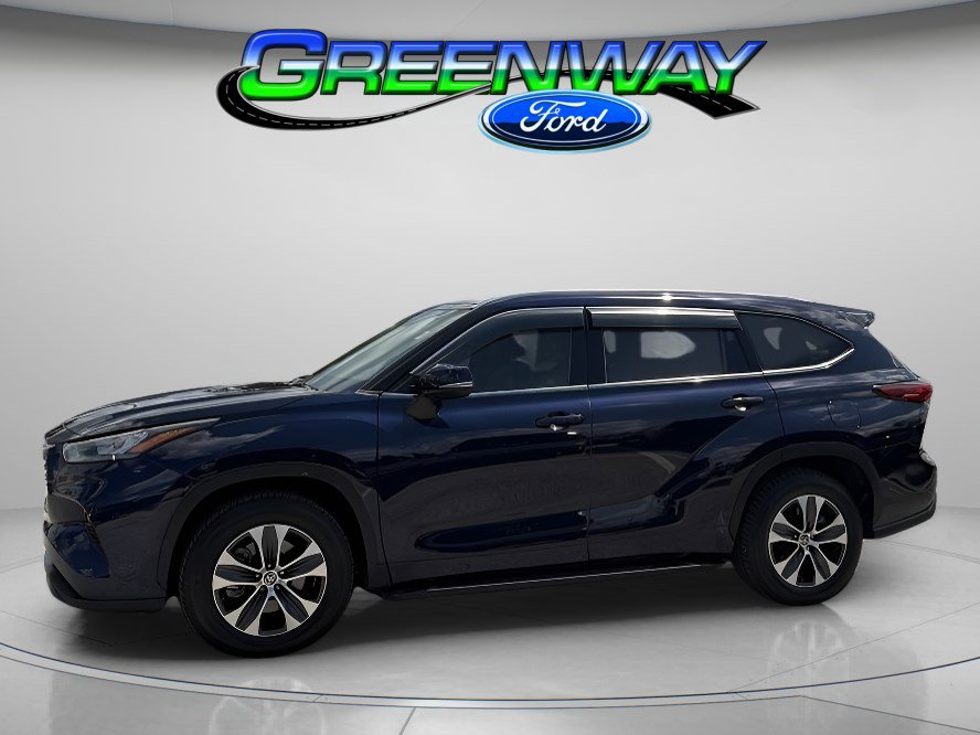 Used 2020 Toyota Highlander XLE FWD image 1