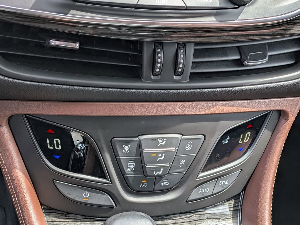 Used 2017 Buick Envision Essence FWD image 23