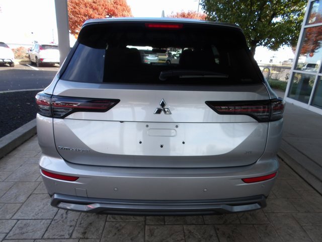 New 2025 Mitsubishi Outlander SE image 6