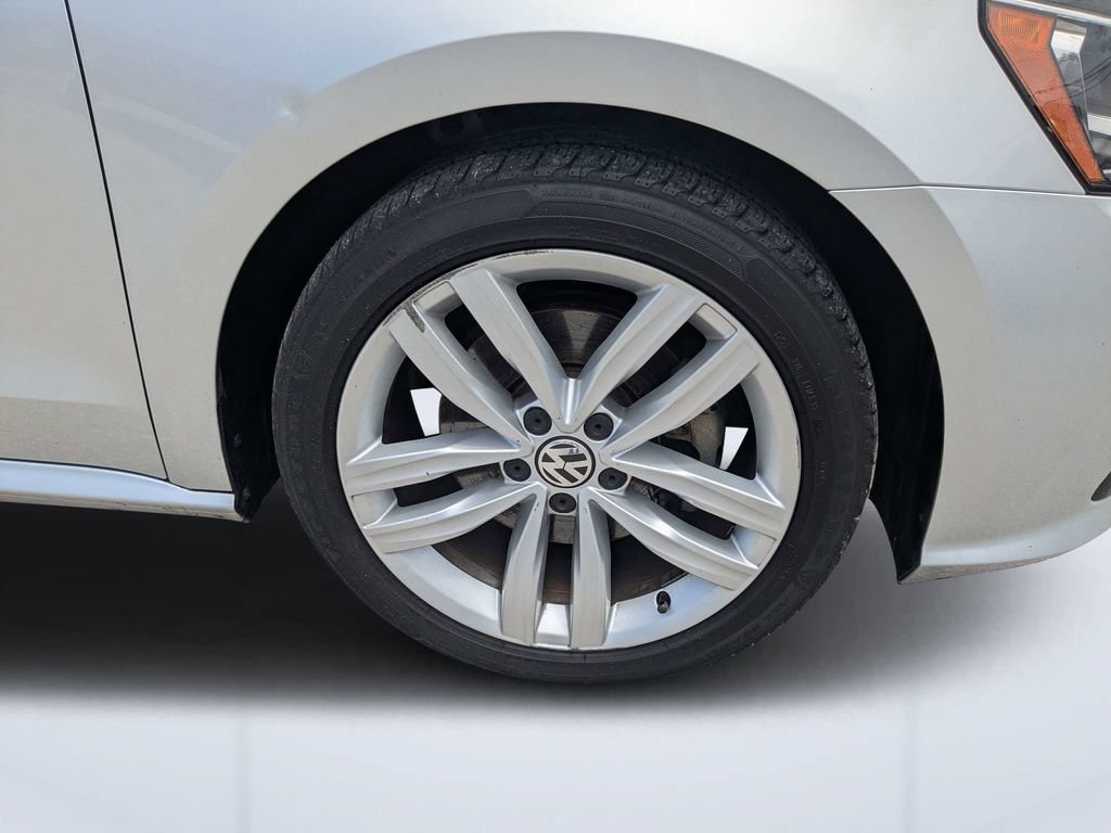 Used 2019 Volkswagen Passat 2.0T Wolfsburg FWD image 10