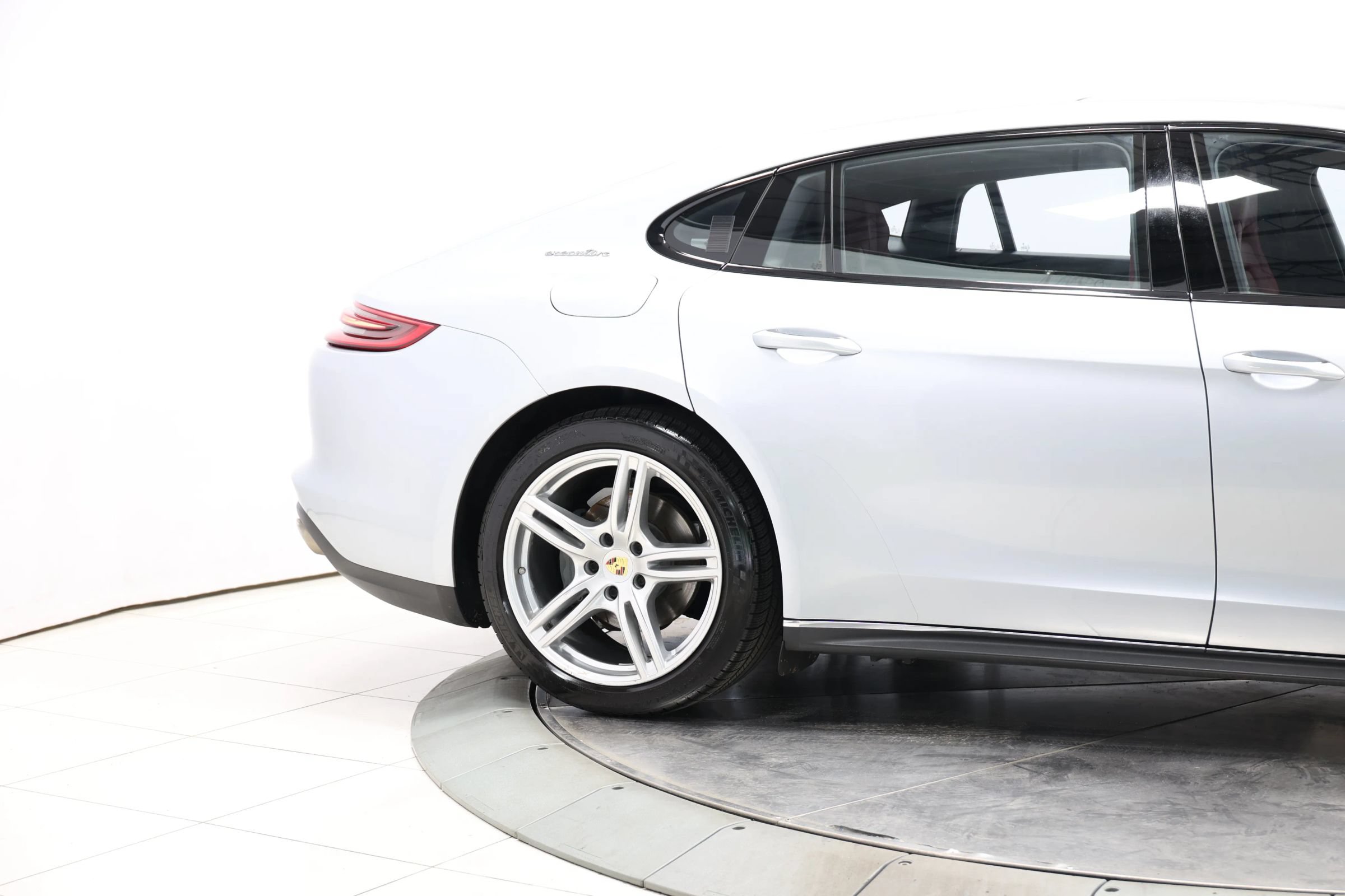 Used 2018 Porsche Panamera 4S Executive w/ Carbon Fiber Interior Package AWD/4WD image 74