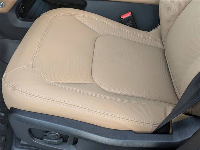 New 2026 Land Rover Defender 110 X-Dynamic SE image 4