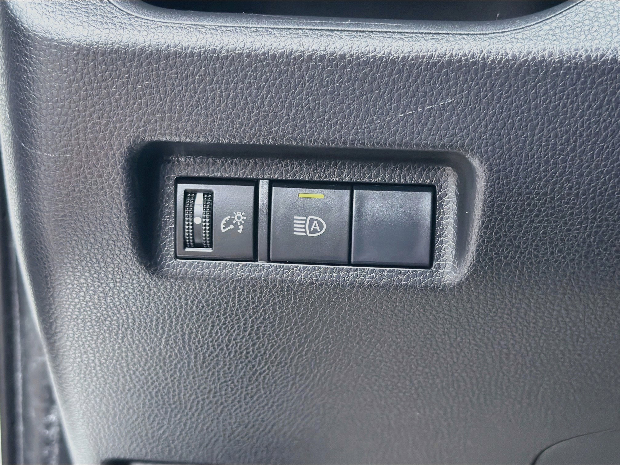 Used 2019 Toyota RAV4 LE FWD image 32
