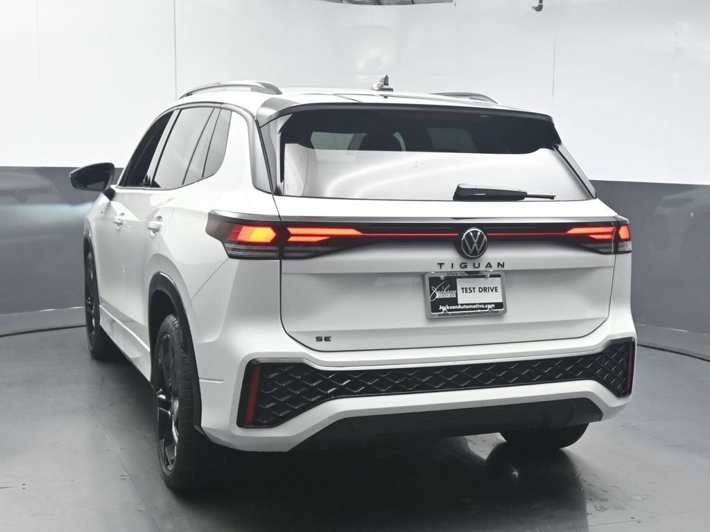 New 2026 Volkswagen Tiguan SE R-Line FWD image 6