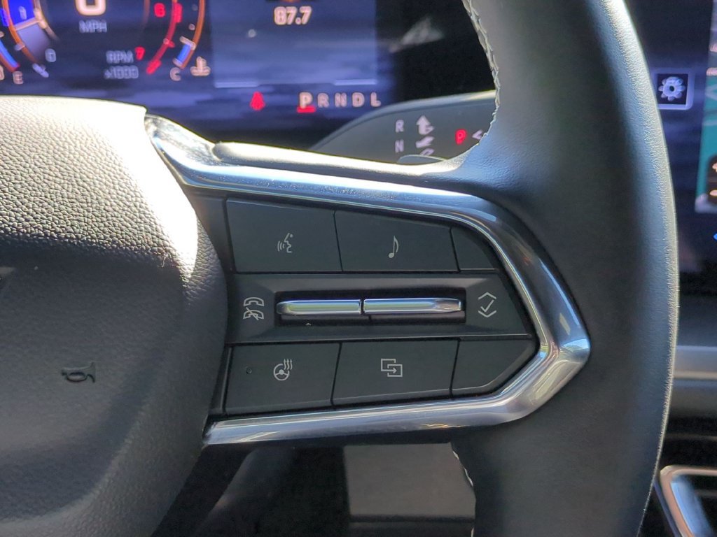 Used 2025 Chevrolet Traverse LT w/ Driver Confidence Package AWD/4WD image 19