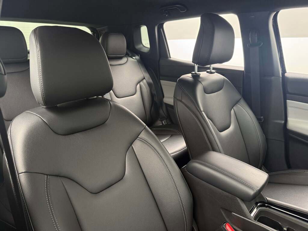 New 2026 Jeep Compass Limited image 18