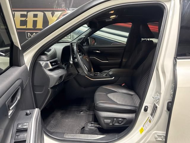Used 2021 Toyota Highlander XSE AWD/4WD image 5
