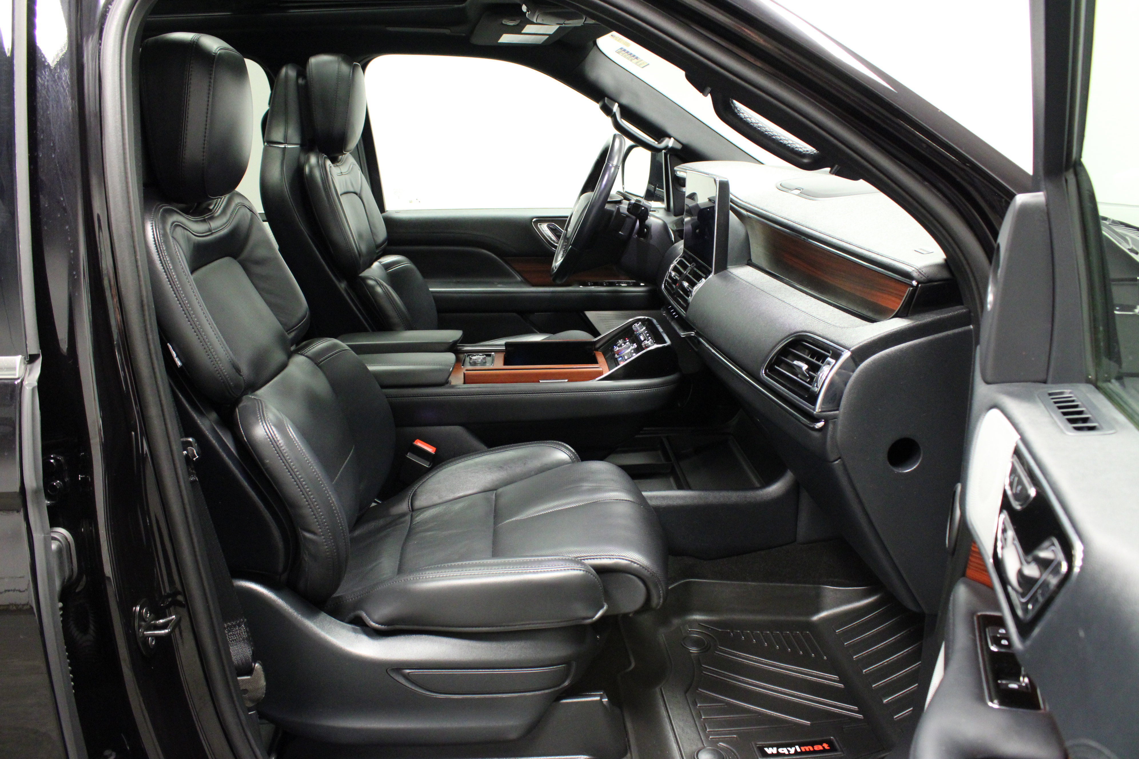 Used 2024 Lincoln Navigator Reserve image 16