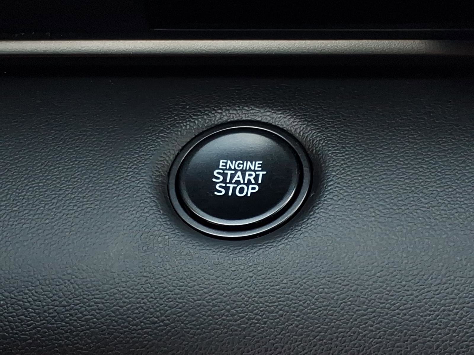 Certified 2025 Hyundai Elantra Sport image 26