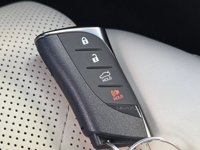 Used 2025 Lexus ES 300h Ultra Luxury w/ Accessory Package (Z2) FWD image 40