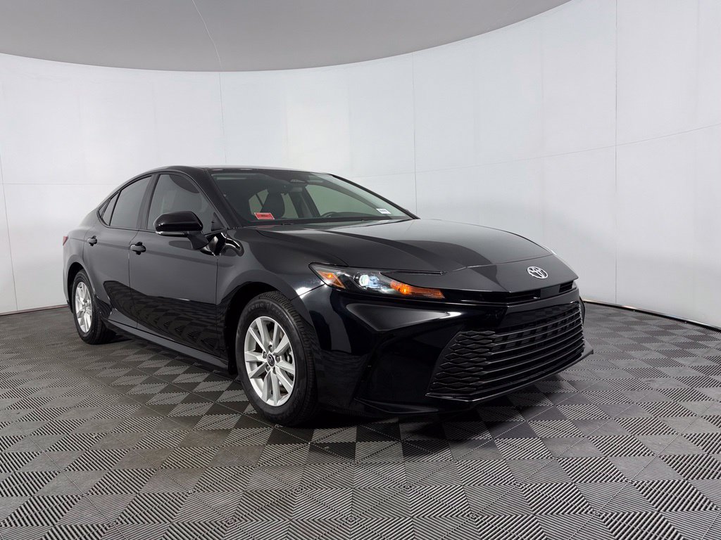 Used 2026 Toyota Camry LE FWD image 5