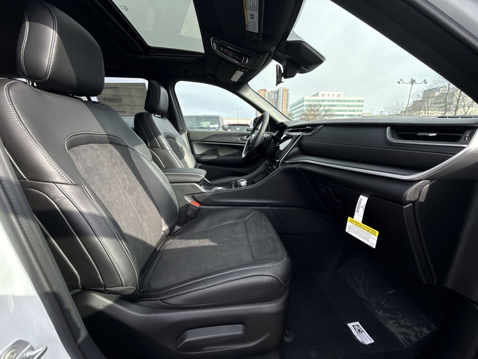 New 2025 Jeep Grand Cherokee Altitude image 23