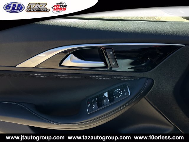 Used 2017 INFINITI QX30 FWD image 11