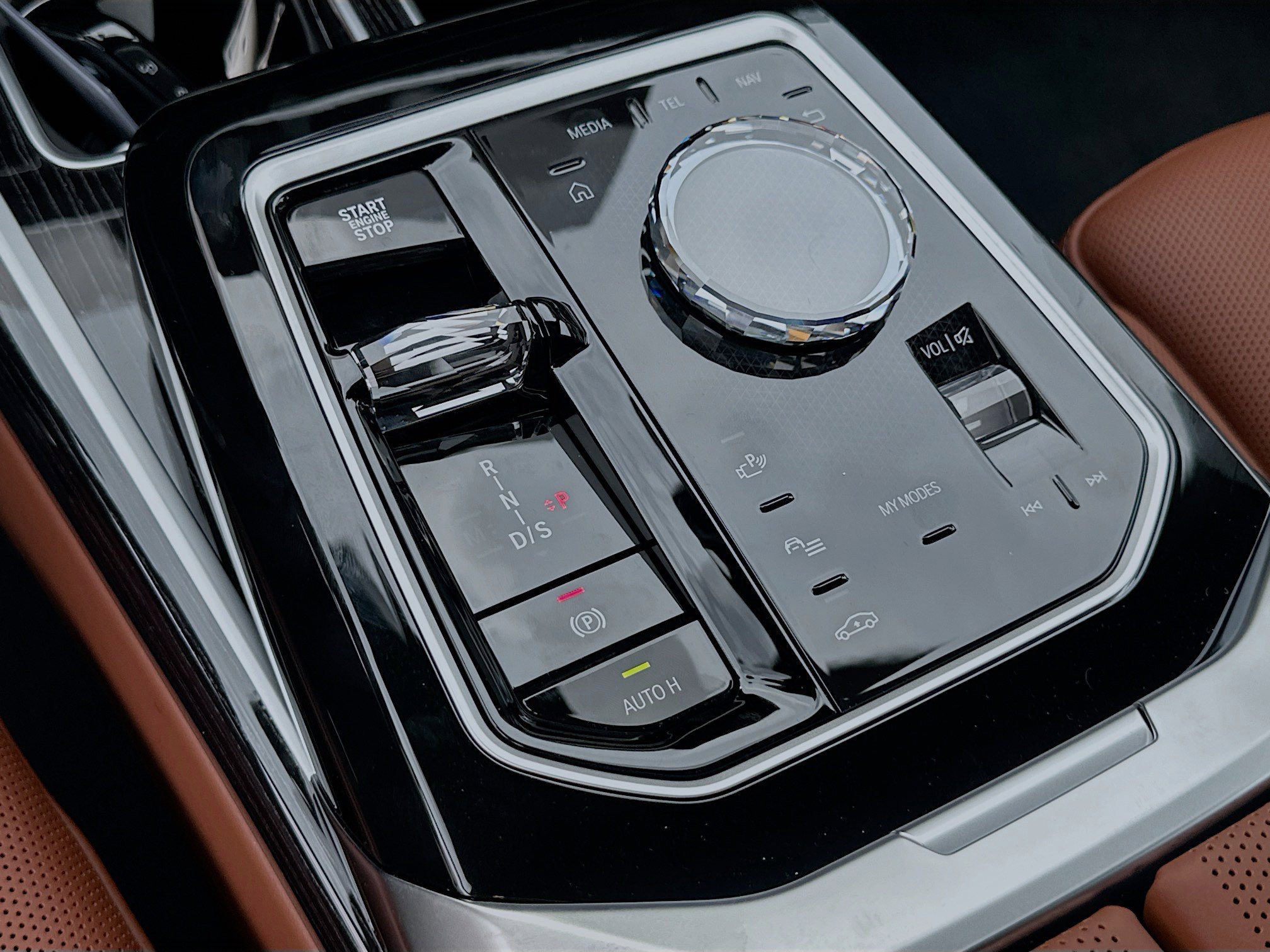 New 2026 BMW 750e xDrive w/ Premium Package AWD/4WD image 14