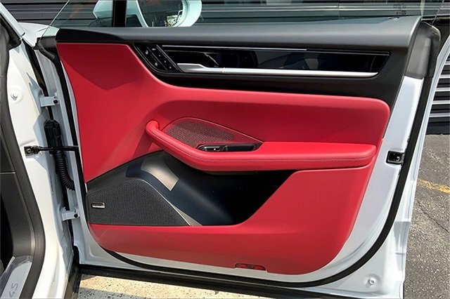 New 2025 Porsche Macan 4S Electric image 29