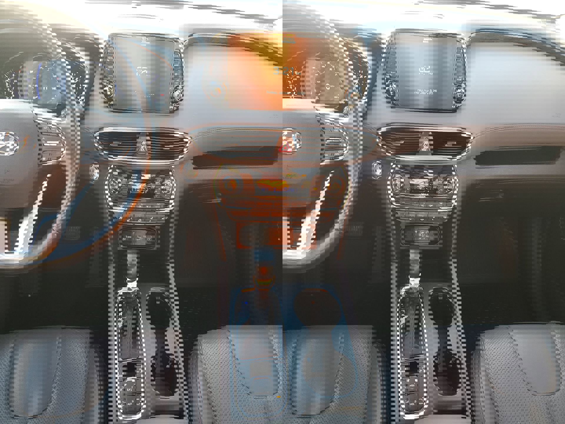 Used 2020 Hyundai Santa Fe Limited image 10