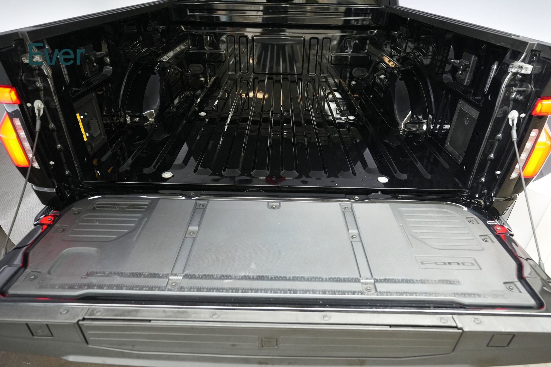 Used 2024 Ford F150 Lightning Flash AWD/4WD image 8