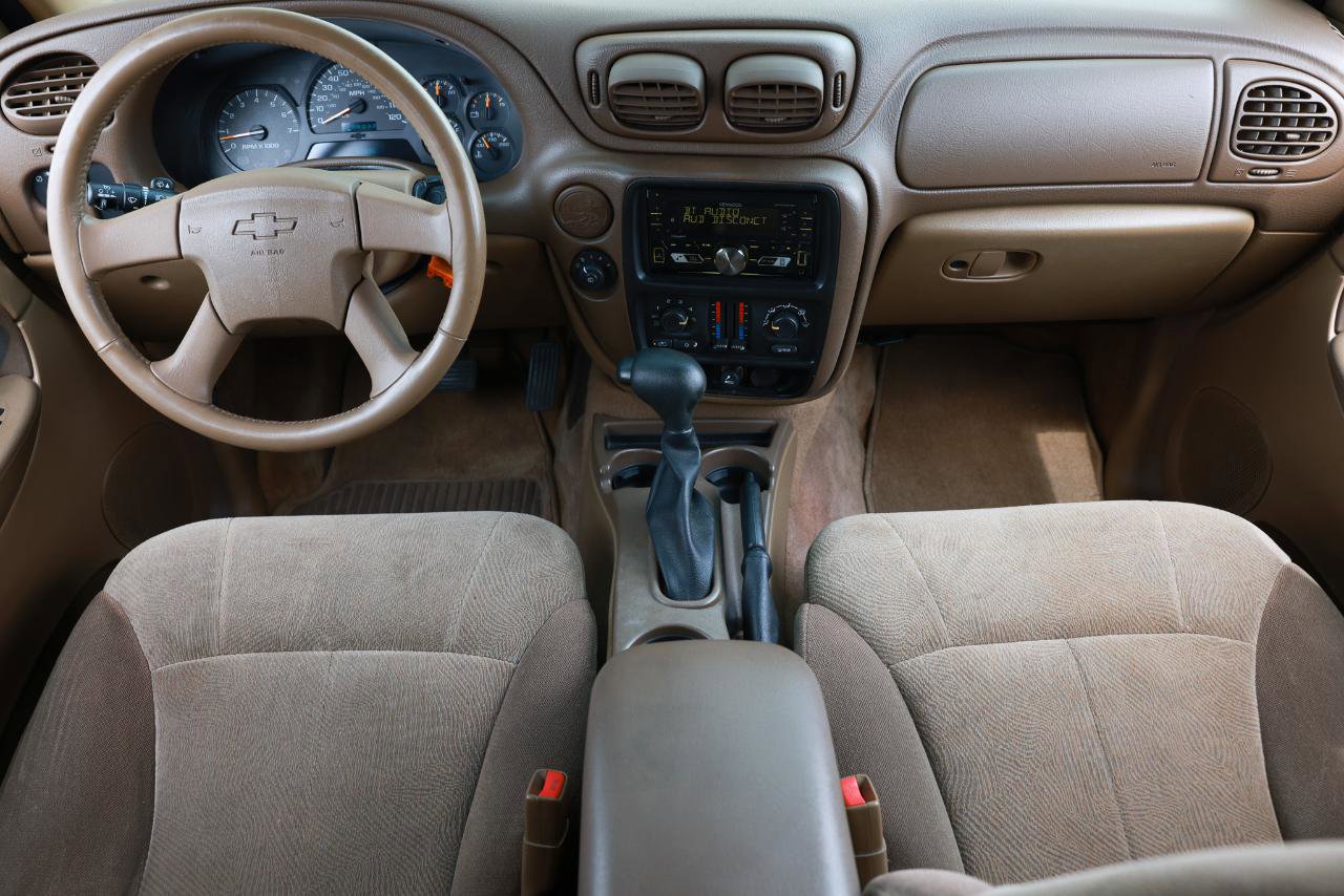 Used 2003 Chevrolet TrailBlazer LT image 2