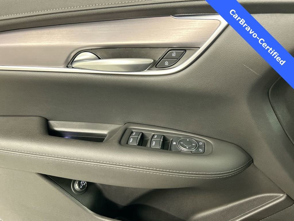 Certified 2025 Cadillac XT5 Luxury image 11