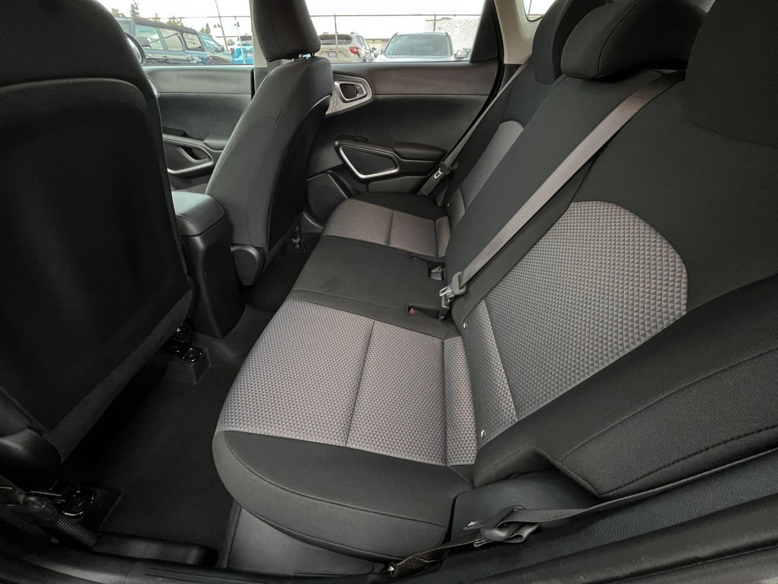 Used 2025 Kia Soul LX w/ LX Technology Package FWD image 25