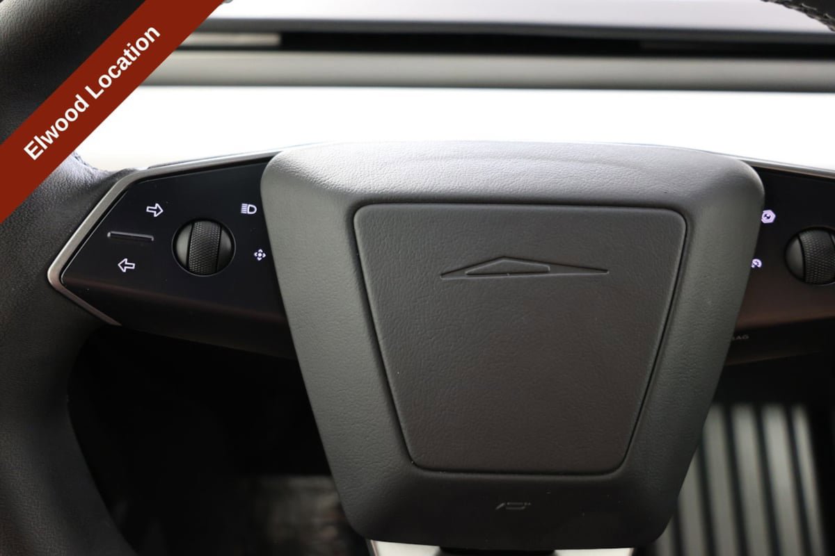 Used 2024 Tesla Cybertruck AWD Crew Cab image 23