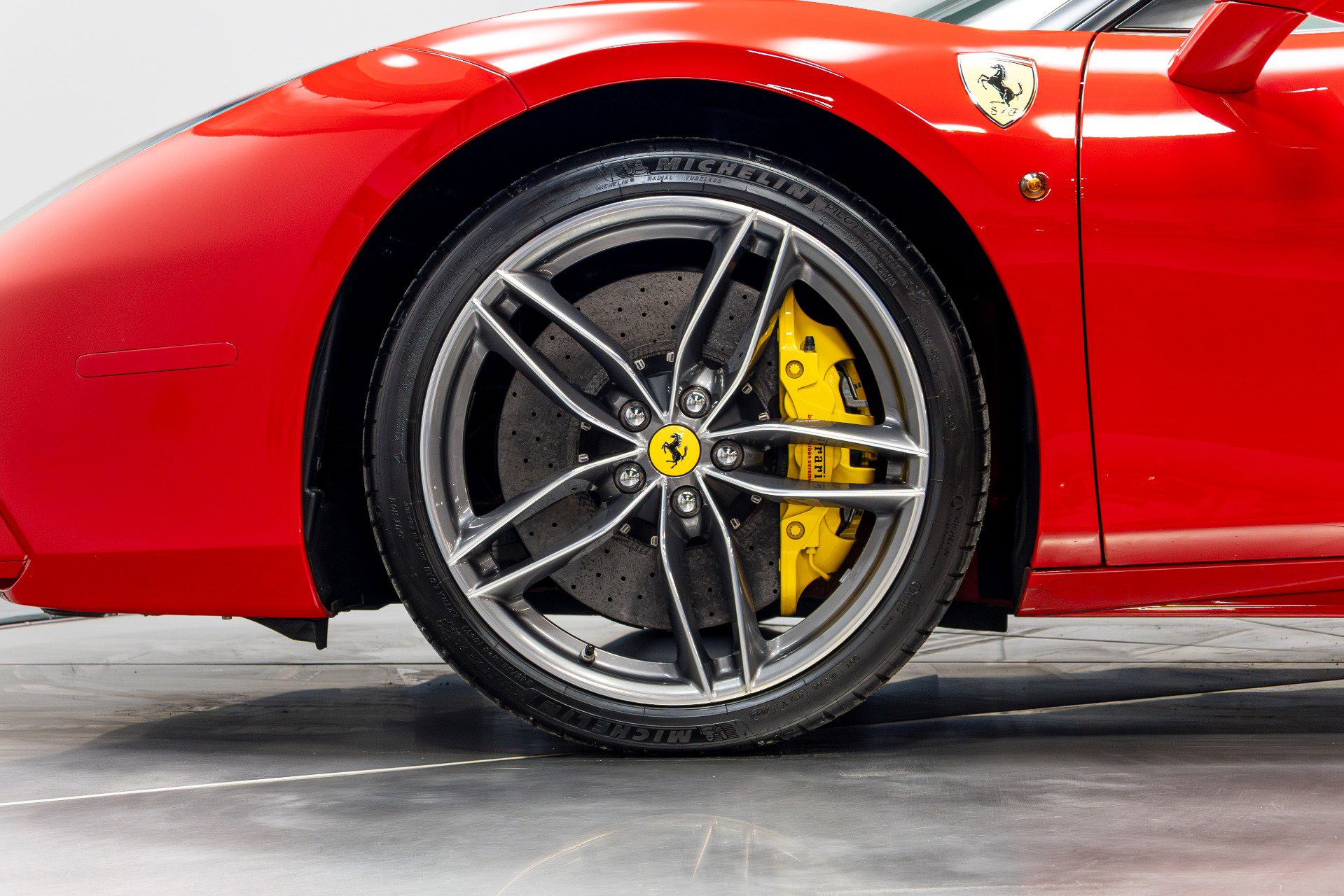 Used 2018 Ferrari 488 GTB RWD image 37