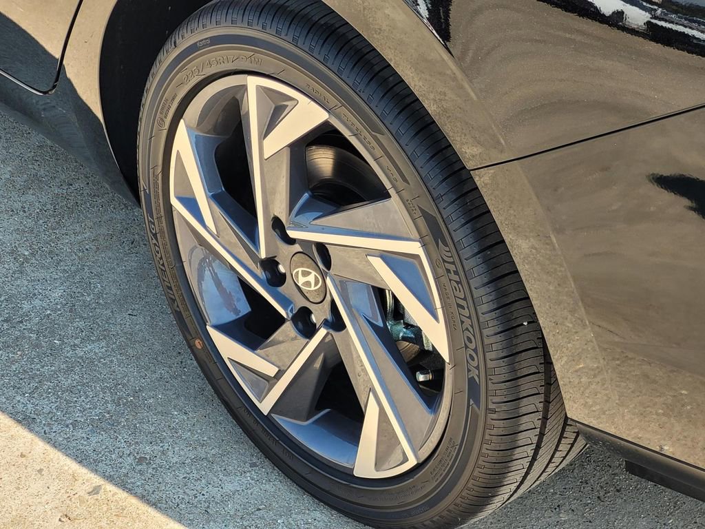 New 2025 Hyundai Elantra Limited FWD image 5