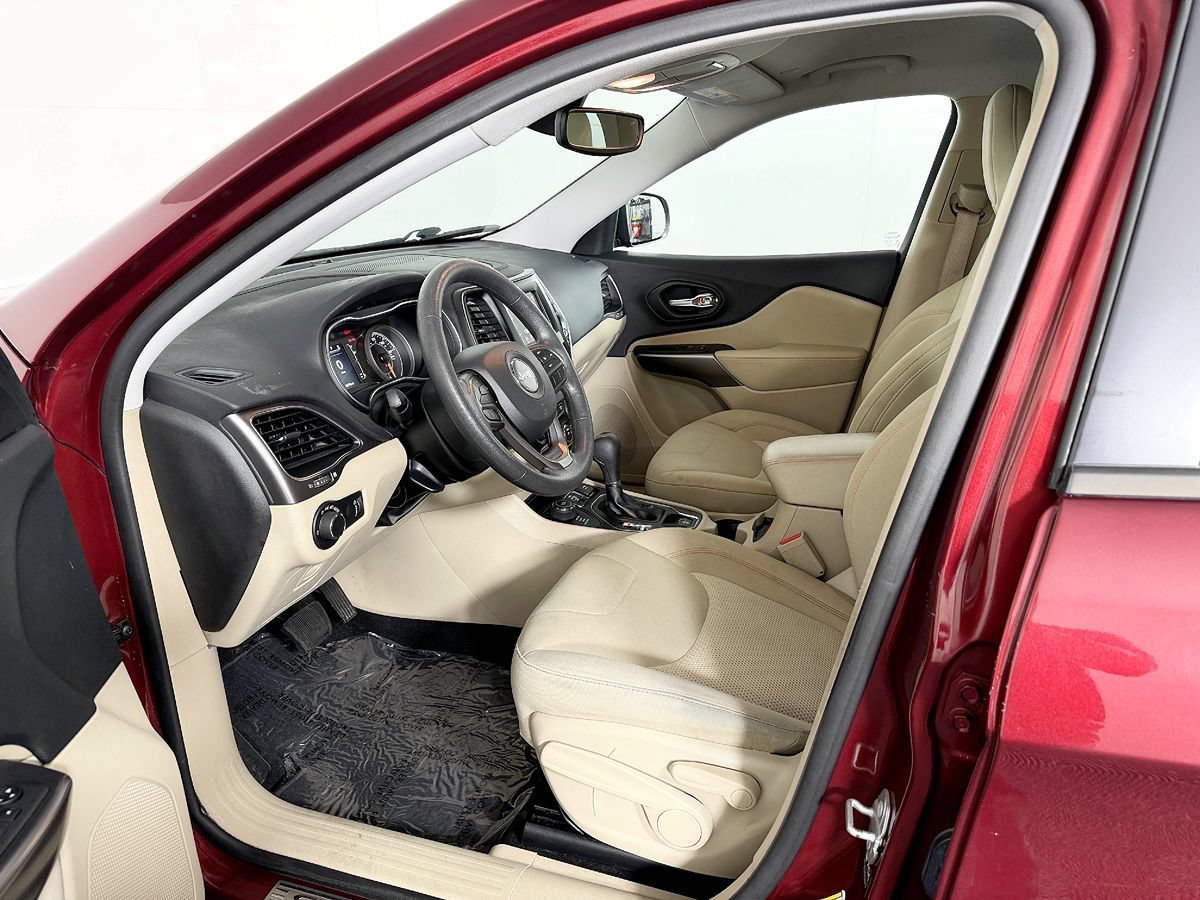 Used 2021 Jeep Cherokee Latitude AWD/4WD image 28