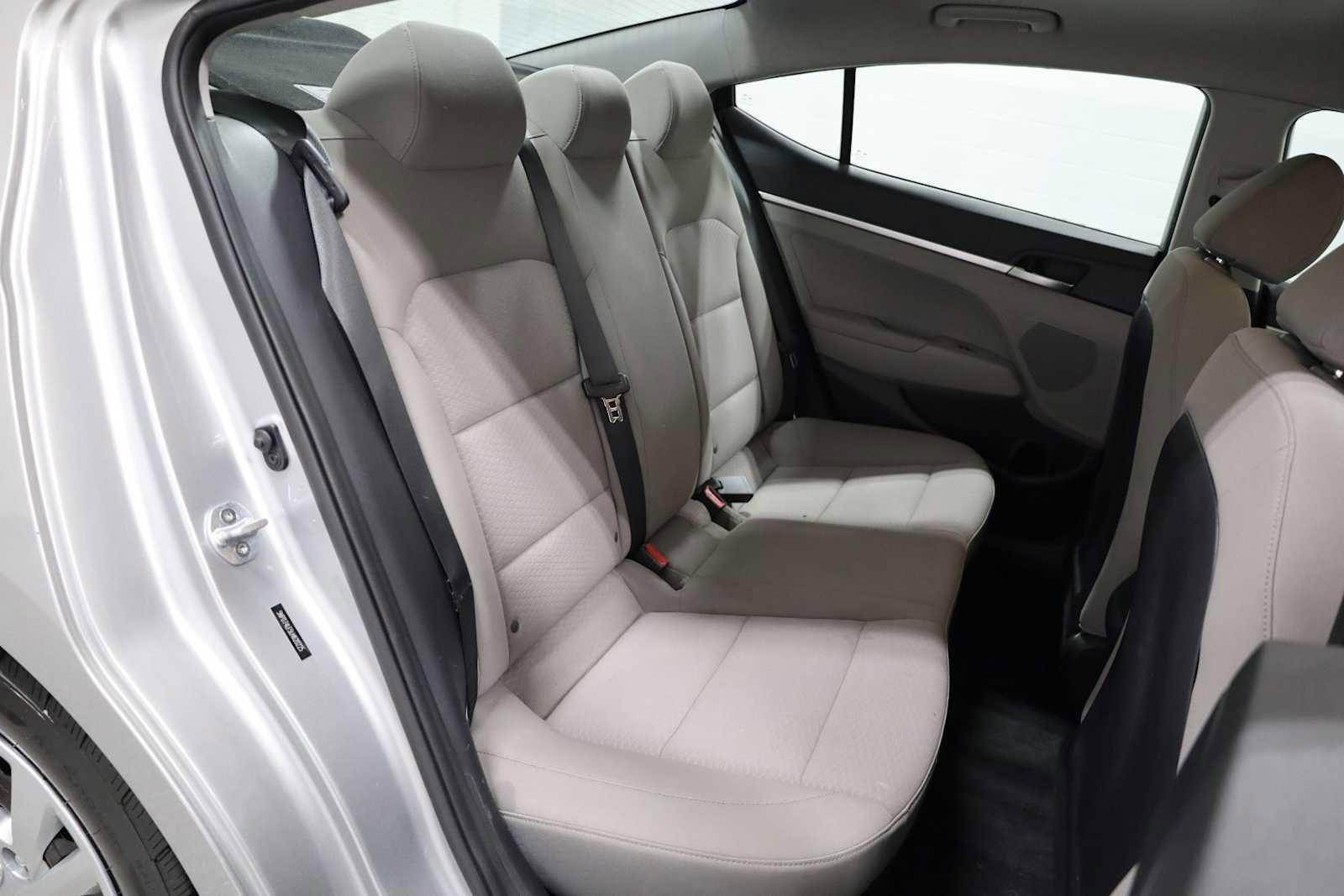 Used 2020 Hyundai Elantra SE image 32