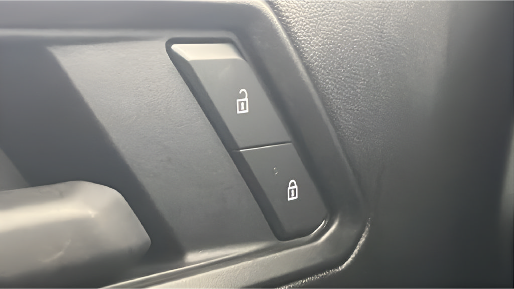 Used 2025 Chevrolet Colorado Trail Boss AWD/4WD image 31