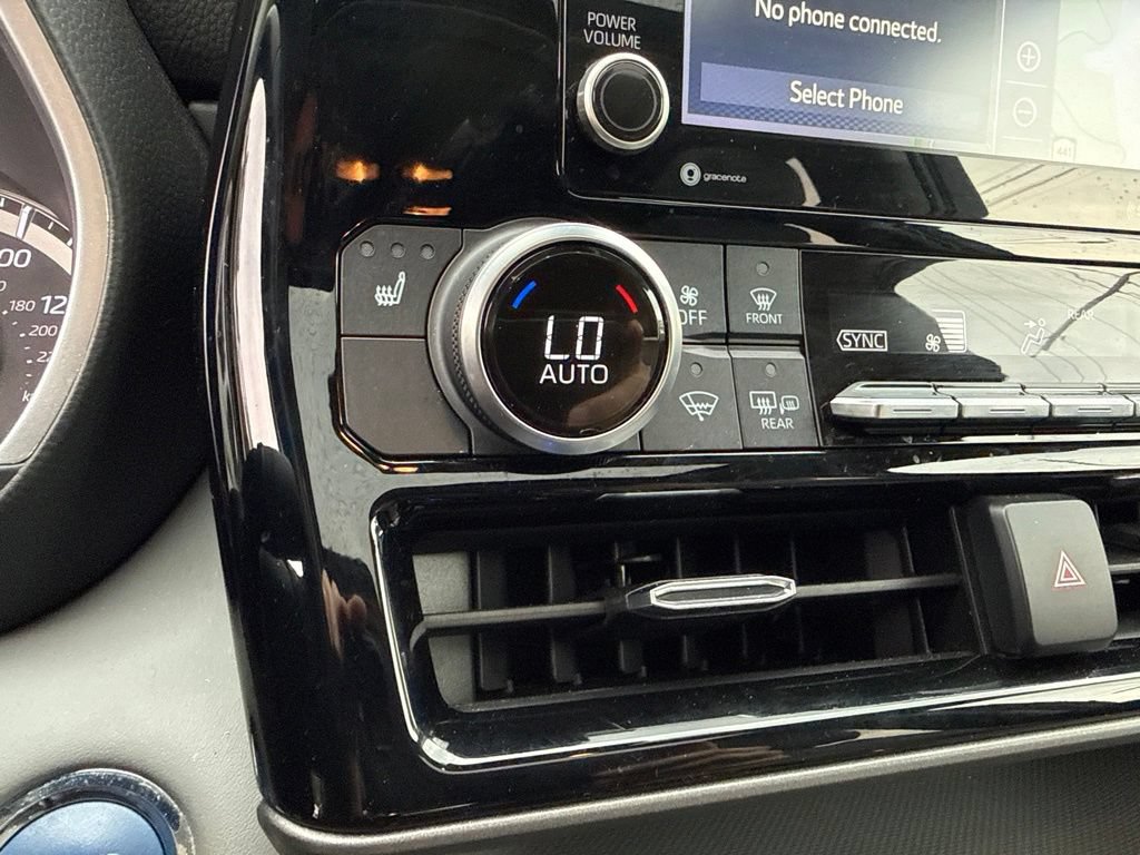 Used 2022 Toyota Highlander XLE AWD/4WD image 34