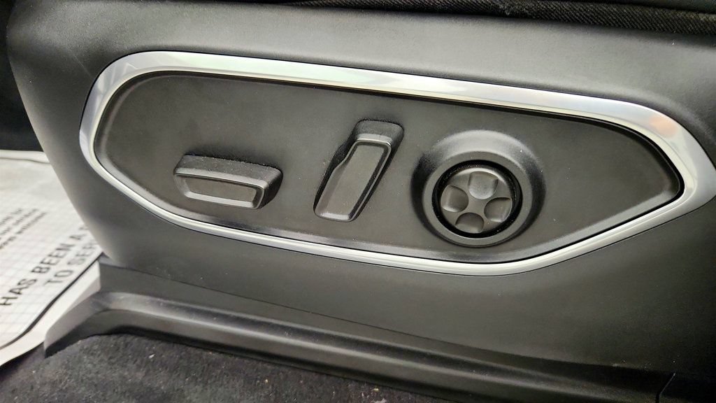 Used 2022 Jeep Wagoneer Series III AWD/4WD image 12