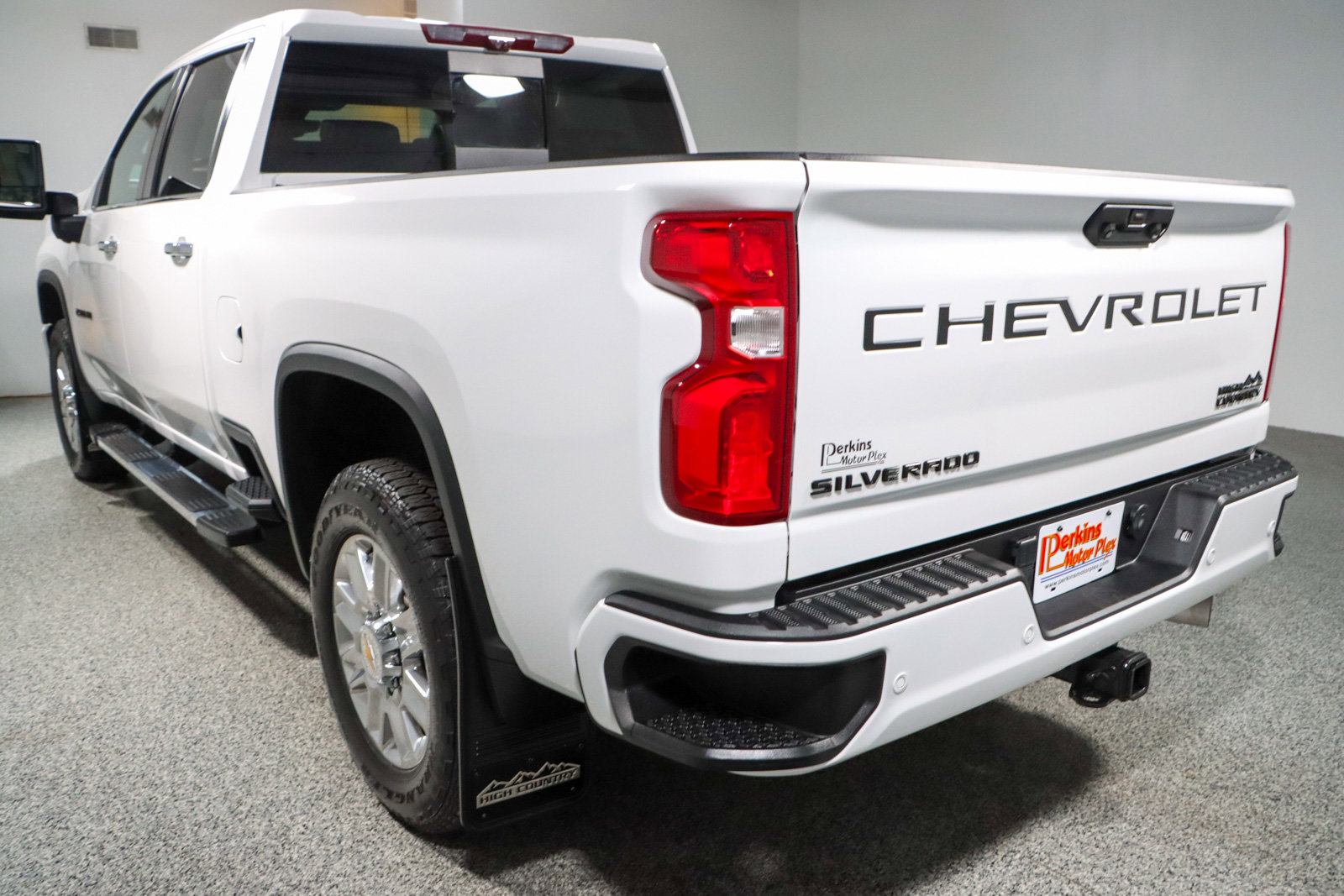Used 2023 Chevrolet Silverado 2500 High Country w/ Technology Package image 9