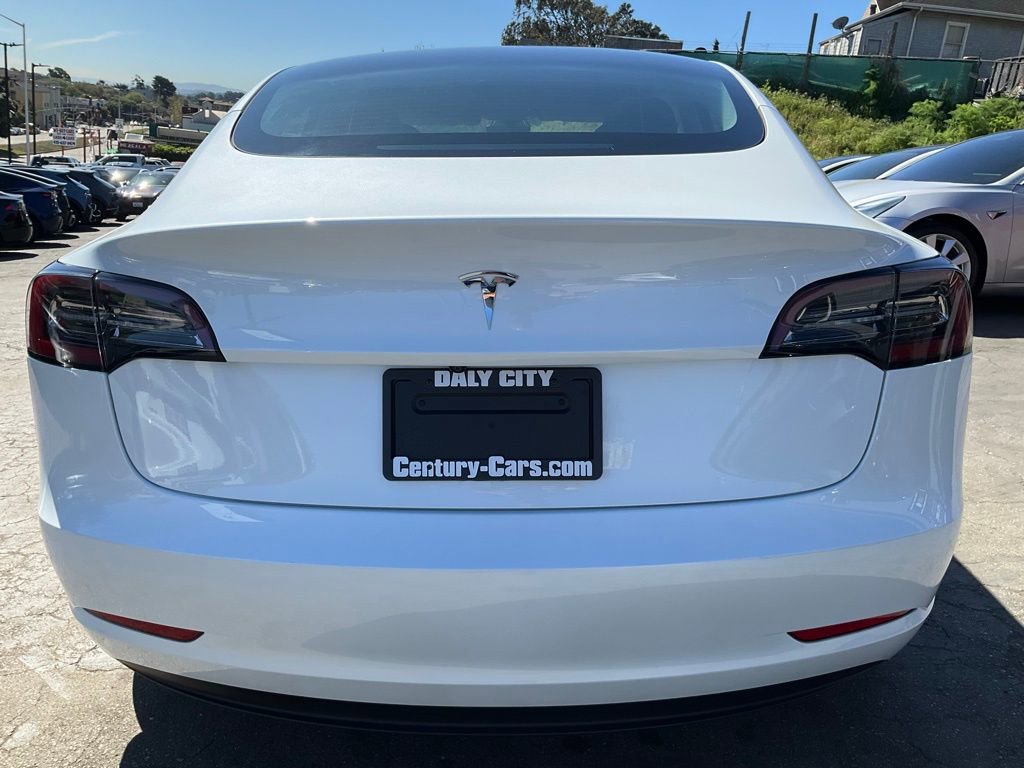 Used 2023 Tesla Model 3 Standard Range image 4